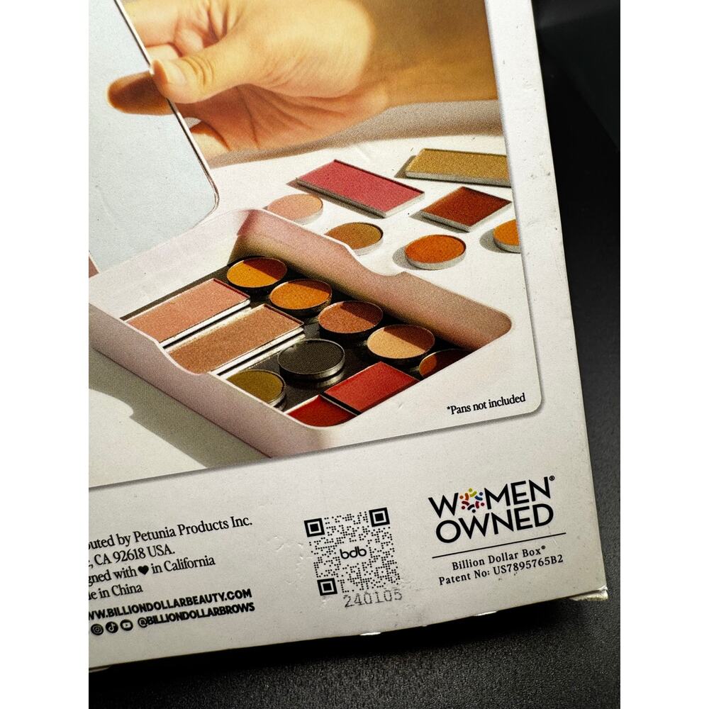 NWT Billion Dollar Box Includes A Magnetic Base & Mirror w kickstand- NO MAKEUP - Picture 6 of 8